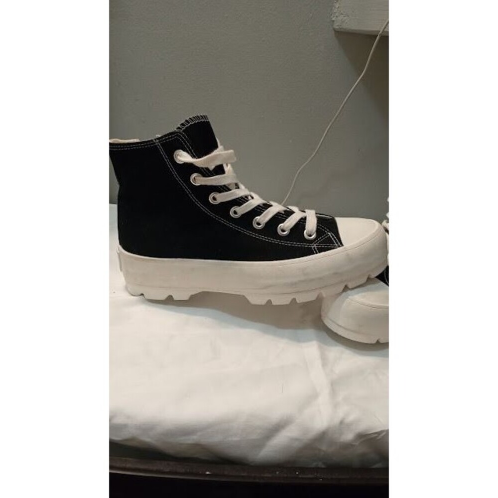 Vespa Z Women’s Shoes – Black/White – Slip‑On Style – Size 7.5